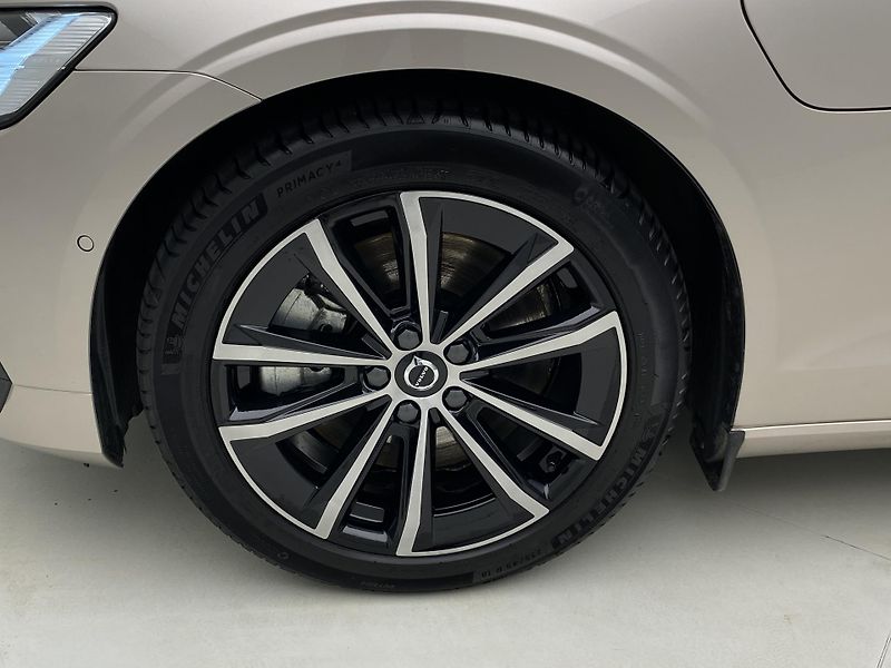 Volvo V60 T6 AWD RECHARGE CORE AUT CZ - fotka 37 z 56