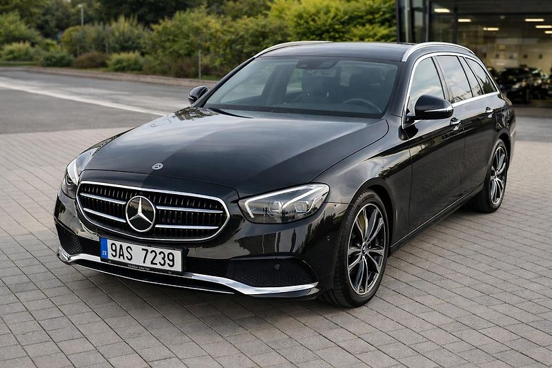Mercedes-Benz Třídy E (2023) 200d AVANTGARDE ČR 1.maj TAŽNÉ - fotka 1 z 42