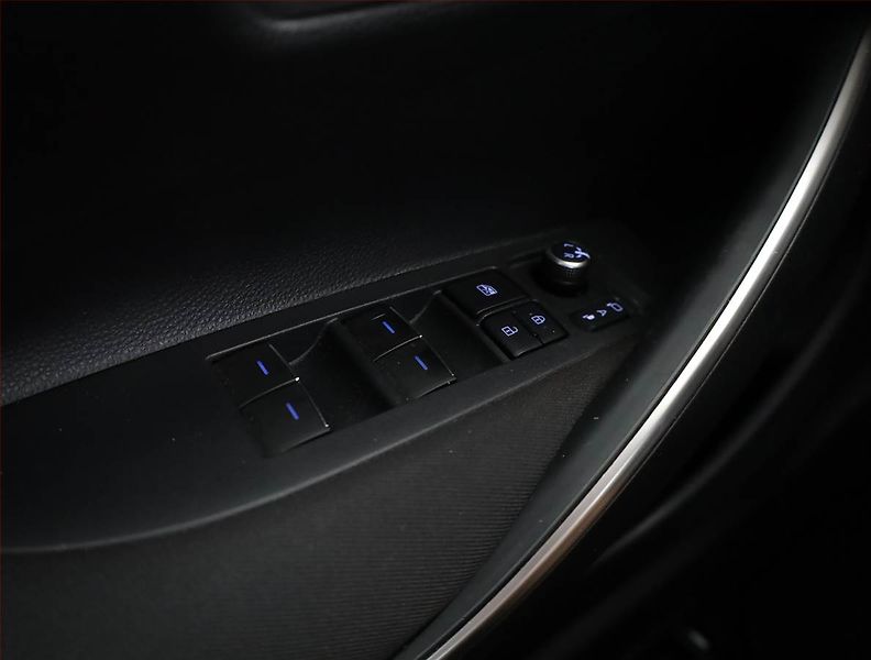 Toyota Corolla (2020) 1.6 Valvematic, Serv.kniha - fotka 15 z 17