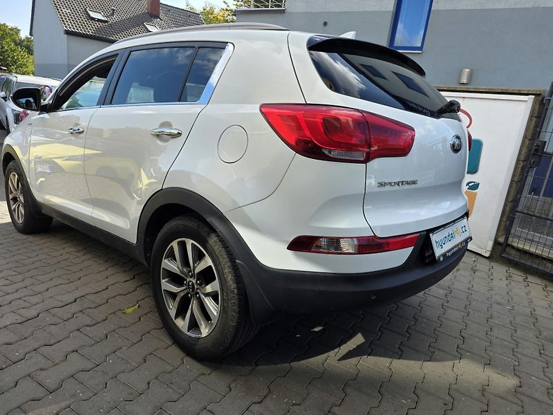 Kia Sportage 2.0-1.MAJ-NAVI-KAMERA-ISOFIX - fotka 10 z 15