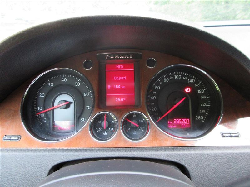 Volkswagen Passat 2,0 FSi 110Kw, 4x4, Kůže, xeno - fotka 18 z 24