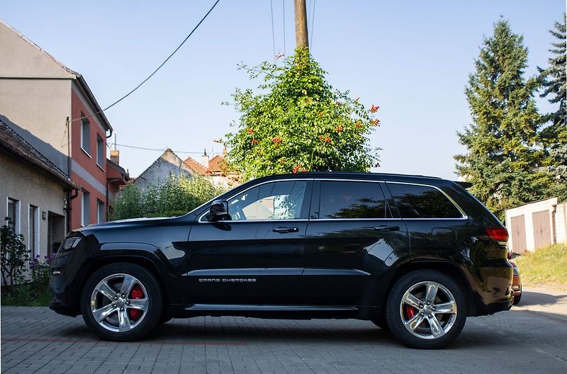 Jeep Grand Cherokee - fotka 8 z 21