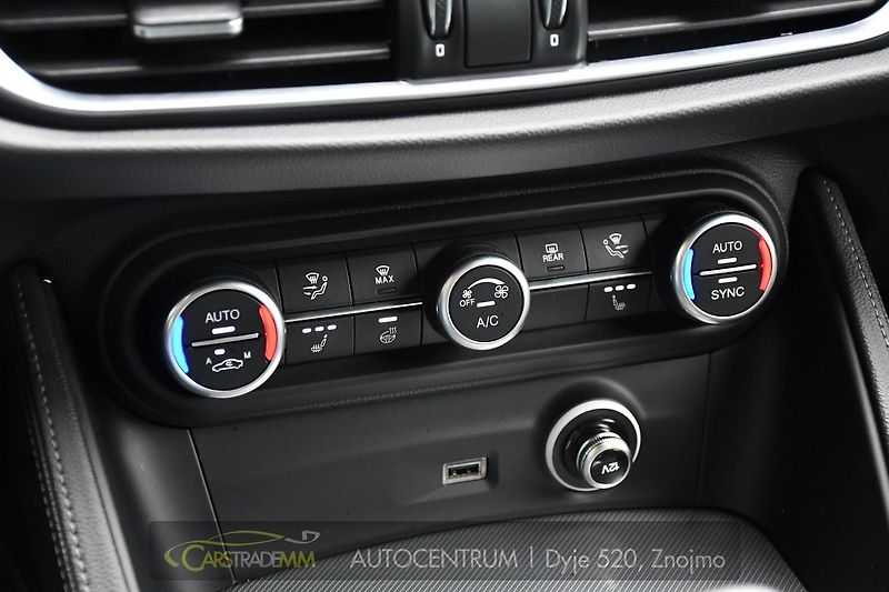 Alfa Romeo Stelvio 2.2 D154kW Veloce AT8-Q4 - fotka 35 z 56