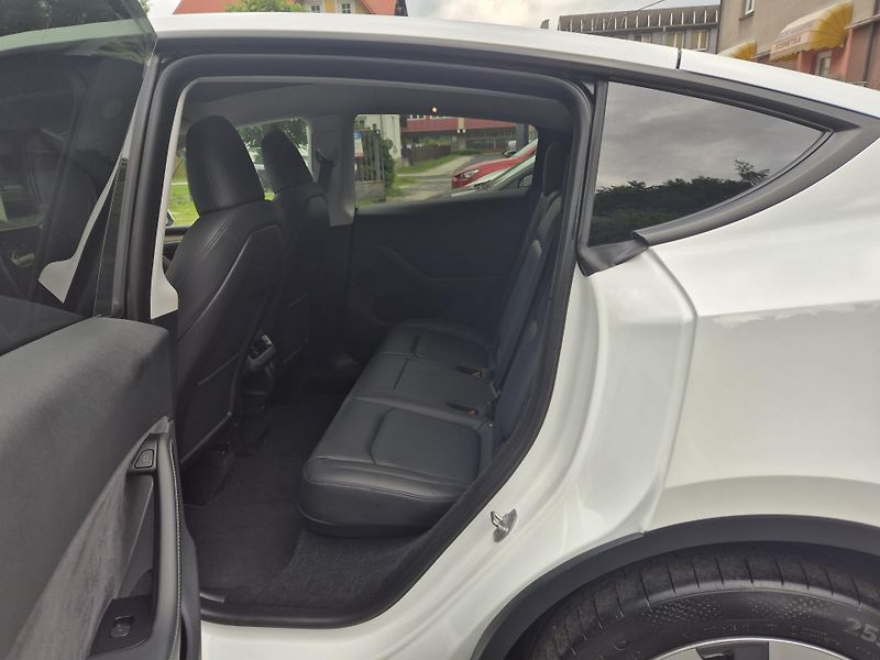 Tesla Model Y LONG RANGE DUAL MOTOR TZ 91 % - fotka 12 z 50