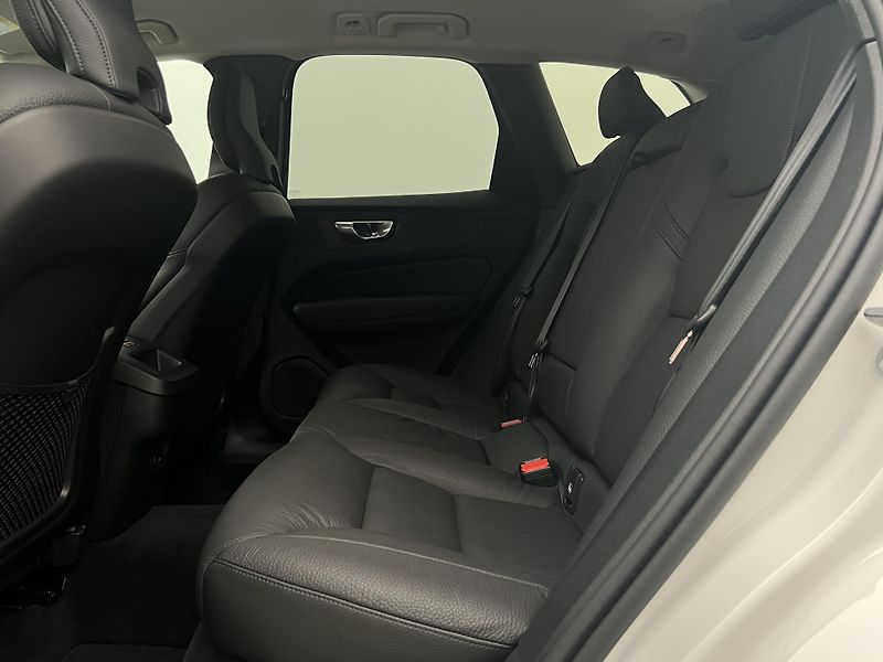 Volvo XC60 B5 AWD PLUS DARK AUT 1.maj. - fotka 6 z 43