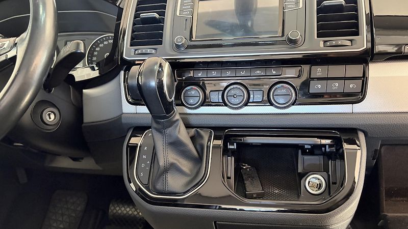 Volkswagen Multivan (2018) Highline - fotka 26 z 33