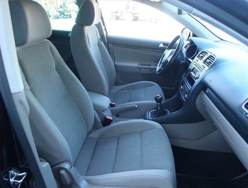 Volkswagen Golf (2010) 1.4 TSI, Tempomat - fotka 9 z 16