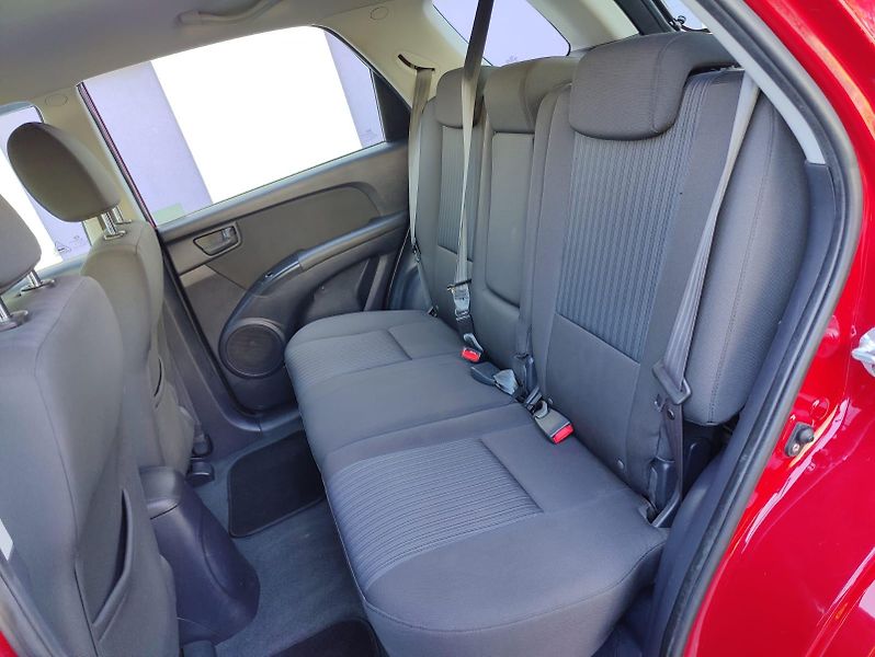 Kia Sportage 2,0 CRDi 4WD /servis/pneu - fotka 15 z 30