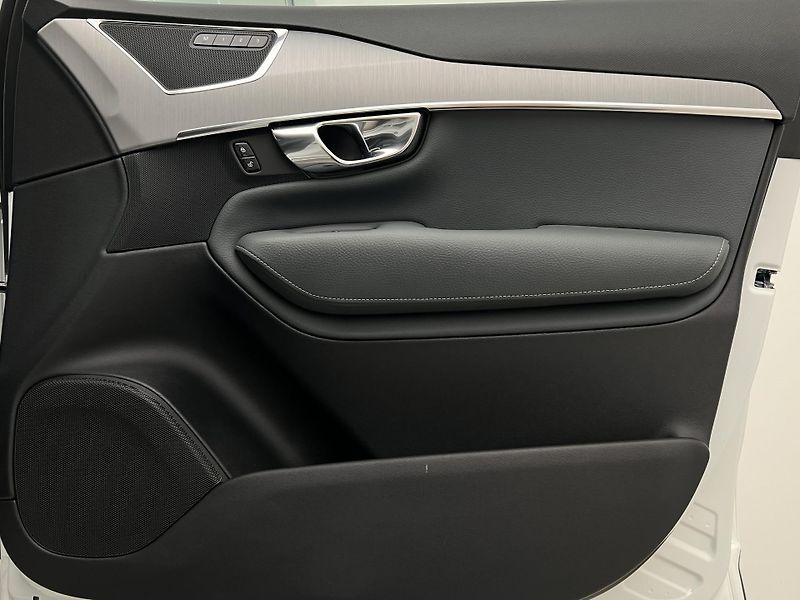 Volvo XC90 B5 AWD MOMENTUM PRO 7 MÍST - fotka 44 z 44