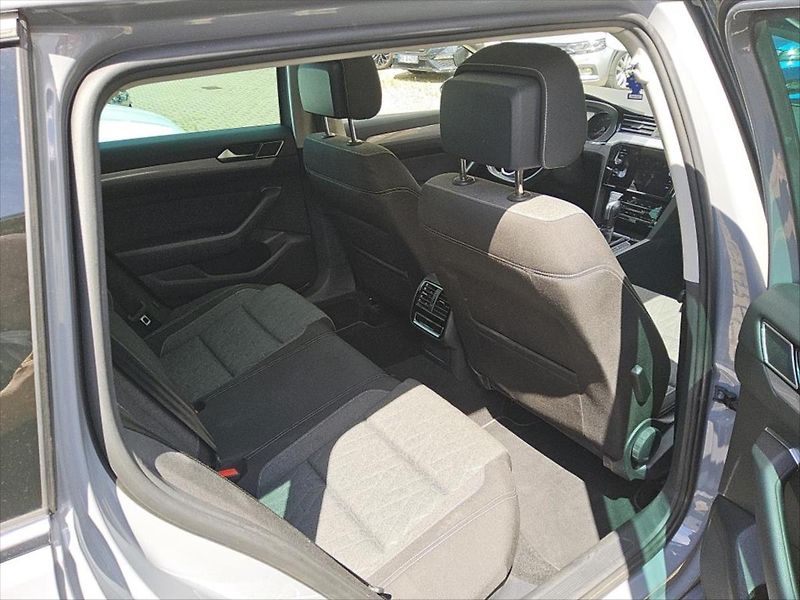 Volkswagen Passat 2,0 TDI PANORAMA WEBASTO TAŽNÉ - fotka 7 z 11