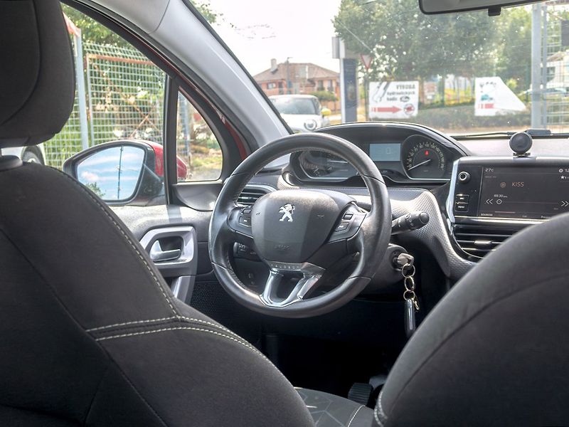 Peugeot 2008 (2017) ČR 1.2T 81KW – 88.359KM - fotka 14 z 51
