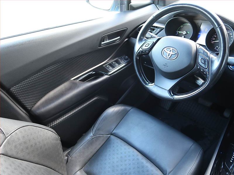 Toyota C-HR (2019) 1.8 Hybrid - fotka 7 z 18