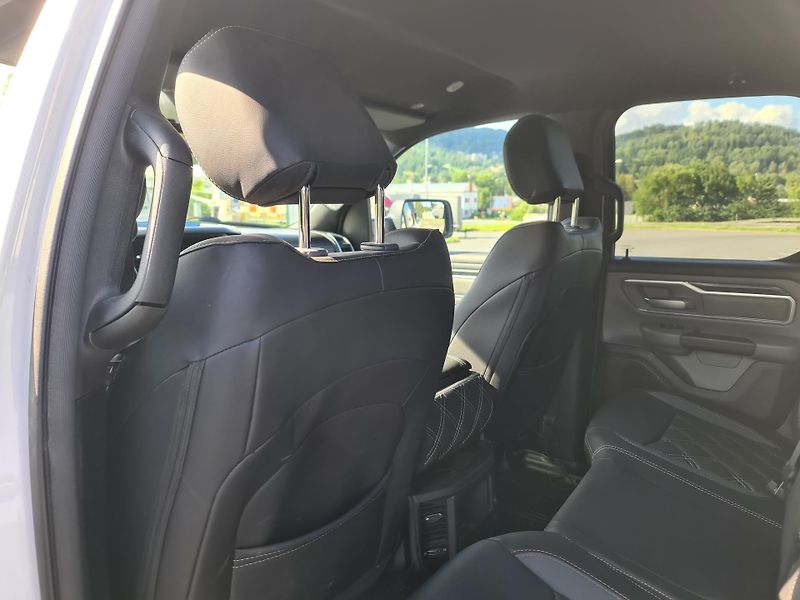 Dodge RAM 1500 (2022) 5.7 HEMI 4x4 BIGHORN LPG - fotka 32 z 67