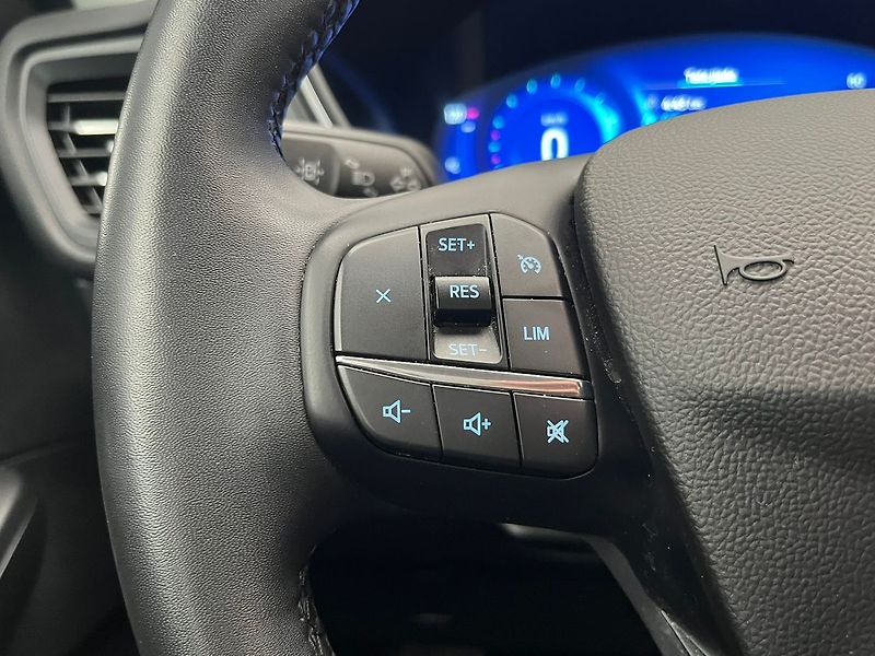 Ford Kuga 2.5 Duratec HEV TITANIUM - fotka 10 z 51