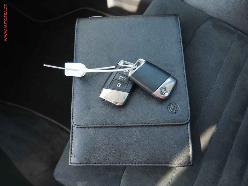 Volkswagen Passat (2015) 2.0TDi, LED - fotka 15 z 15