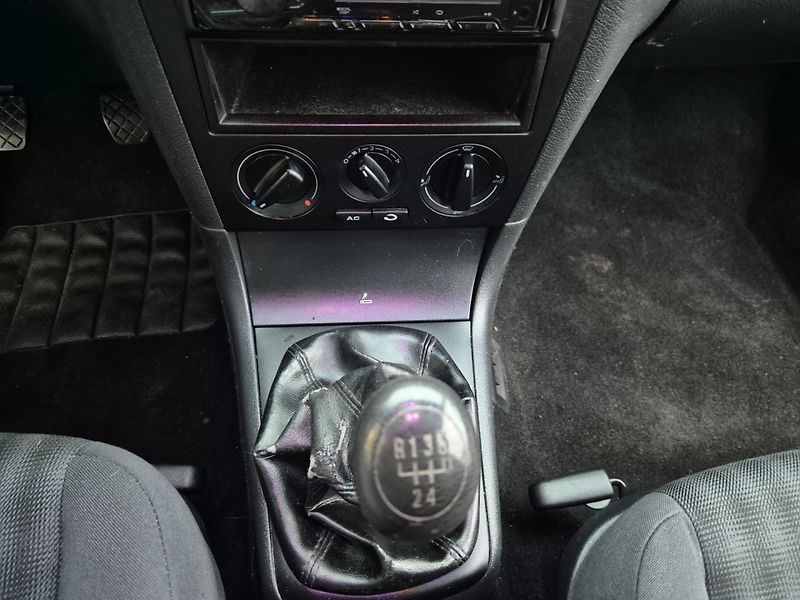 Škoda Octavia (2008) 1.6 MPI Zimáky,TOP - fotka 19 z 32