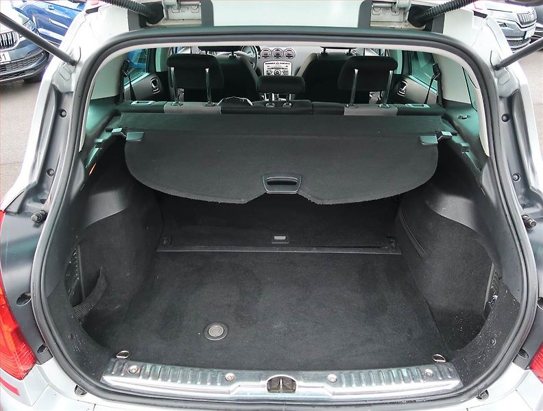 Peugeot 308 (2012) 1.6 HDi, Navi, Xenony - fotka 13 z 17
