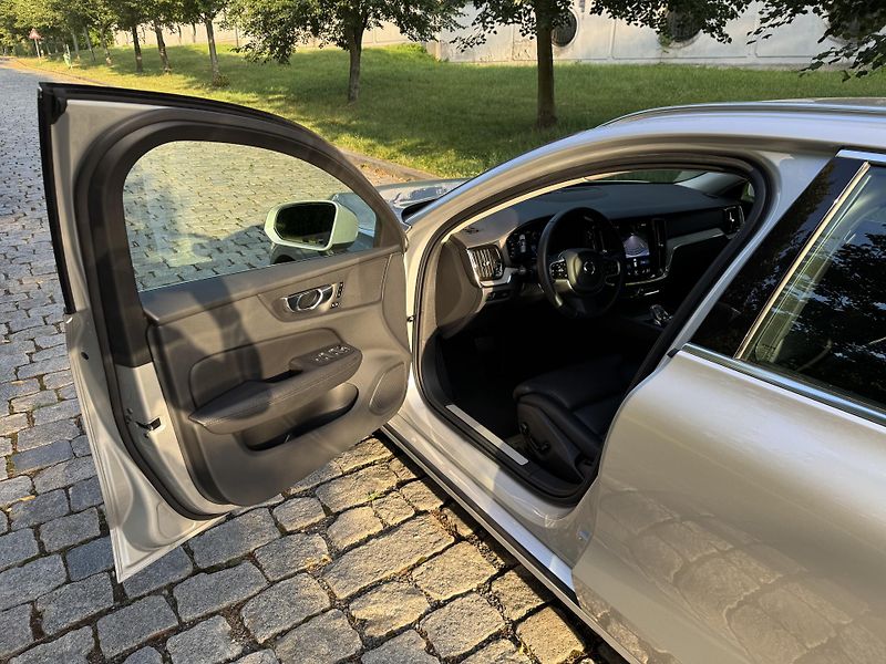 Volvo V60 (2022) B4 Mild Hybrid Inscription - fotka 12 z 20