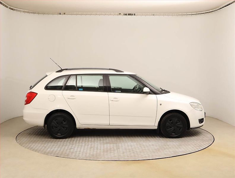 Škoda Fabia (2009) 1.2 12V, po STK, plně pojízdný - fotka 6 z 17