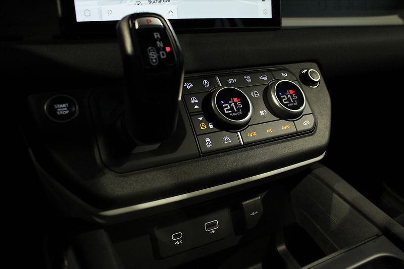 Land Rover Defender 110 D300 SE ACC/NezTop/360°/Ta - fotka 23 z 32