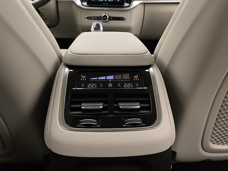 Volvo XC90 (2026) T8 AWD Plug-in BRIGHT PLUS 7m - fotka 67 z 67