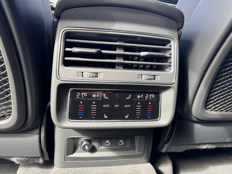 Audi SQ7 SQ7,373kw,7míst,ČR-1.maj. - fotka 47 z 51