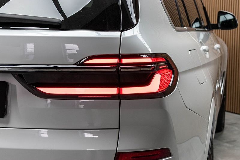 BMW X7 xD 40d ///M*TAŽNÉ*7.MÍST*ČR 1M - fotka 44 z 49