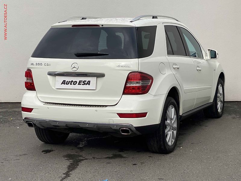 Mercedes-Benz Třídy M (2012) 3.0 CDi ML 350 4Matic, 1.maj - fotka 4 z 20