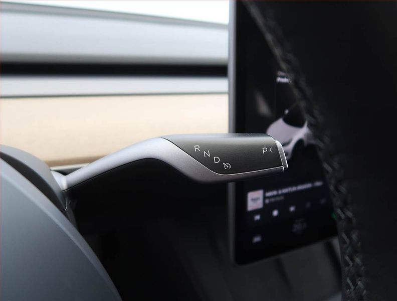 Tesla Model 3 (2023) Standard Range 60kWh, SoH 95% - fotka 12 z 33