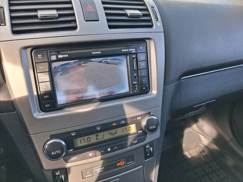 Toyota Avensis 1.8 Valvematic Business Navi - fotka 17 z 23