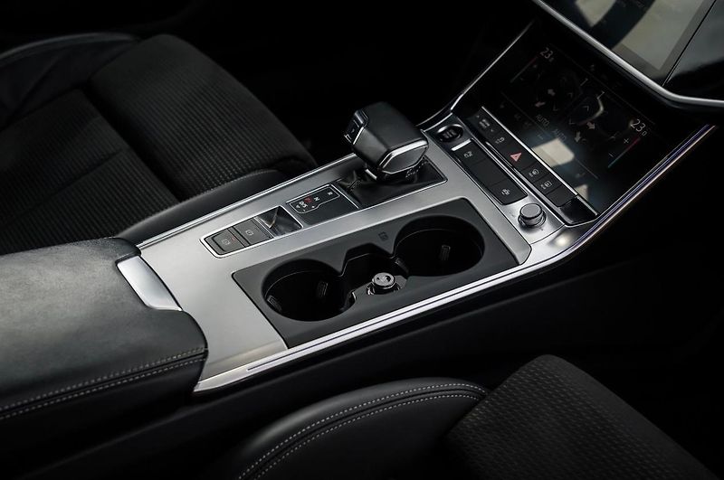 Audi A6 Avant 55 TFSI e quattro S Line Tažné - fotka 23 z 26