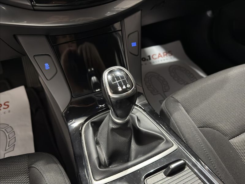 Hyundai i40 1,6   GDi KLIMA NAVI SERVIS ST - fotka 11 z 19
