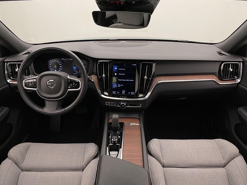 Volvo V60 CC B4 AWD BRIGHT PLUS AUT  - fotka 2 z 41