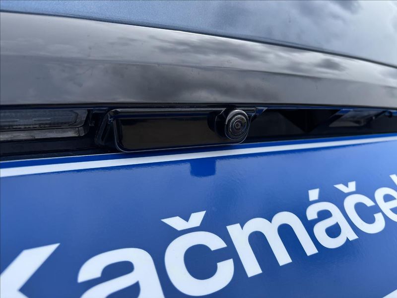 Ford Tourneo Custom 2,0 EcoBlue Titanium 125kW L1 - fotka 12 z 44