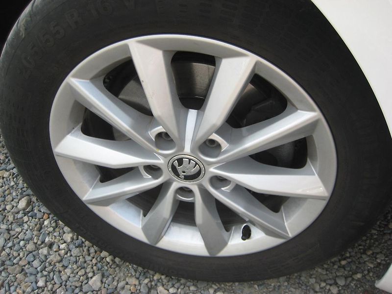 Škoda Octavia 1.4 TSi 110 kW DSG DPH Top ČR! - fotka 2 z 29