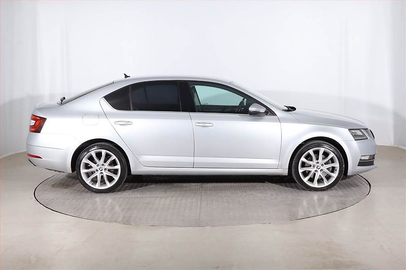 Škoda Octavia (2018) Style 1.8 TSI, 4X4, Automat - fotka 6 z 28