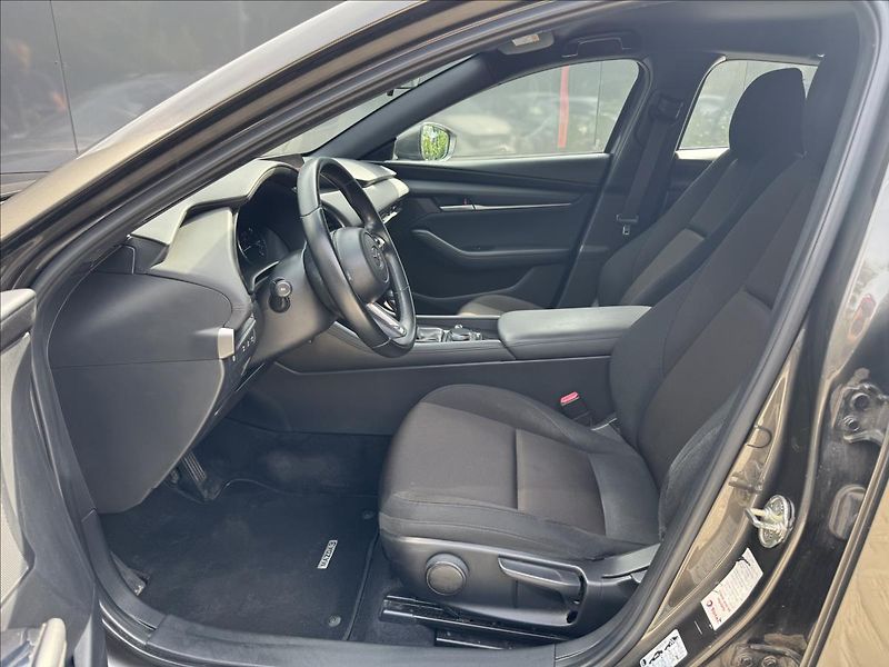 Mazda 3 2,0 Skyactiv-G Style AT - fotka 11 z 29