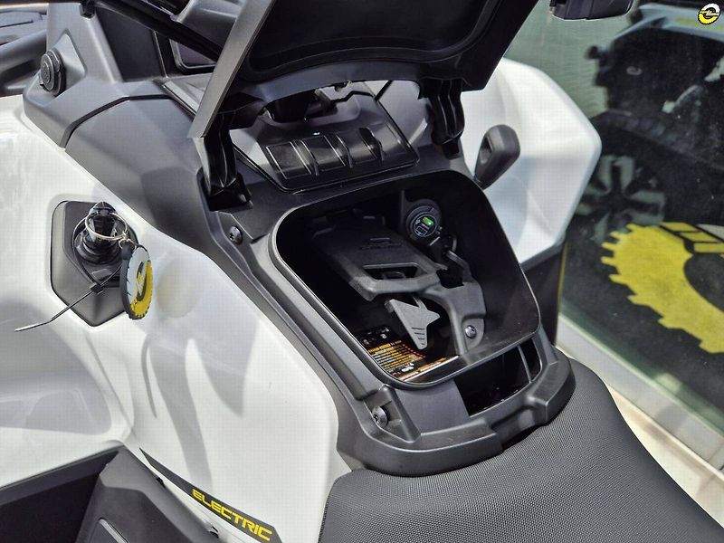 Can-Am Outlander Max 650 XT (2026) Outlander MAX Electric T3b MY2 - fotka 17 z 23