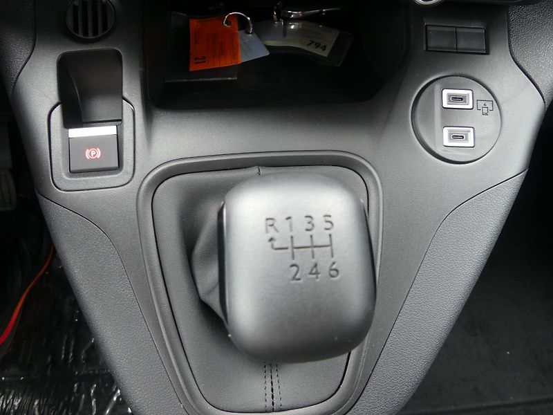Citroën Berlingo (2026) VAN L1 650 BlueHDi 100 MAN6 - fotka 13 z 14