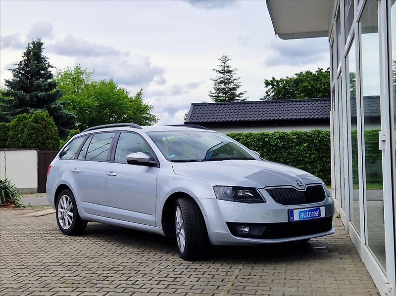 Škoda Octavia 2,0 TDI DSG KLIMA VÝHŘEV DIGI - fotka 7 z 34