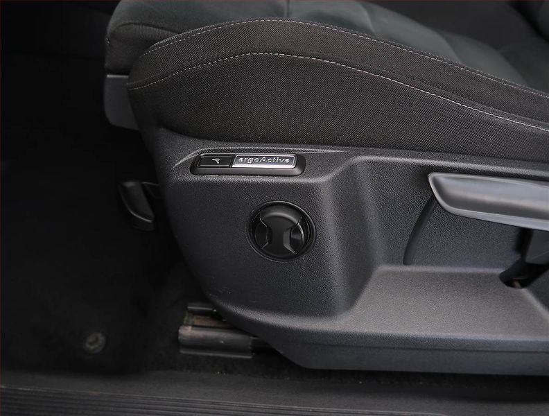 Volkswagen Tiguan Allspace (2022) Life 2.0 TDI, digi klima - fotka 29 z 31