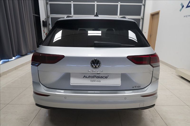 Volkswagen Golf 1,5 eTSI DSG KAMERA VÝHŘEV ČR - fotka 5 z 41
