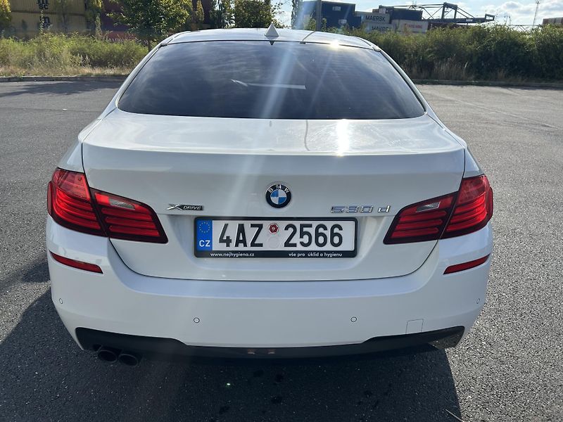 BMW Řada 5 (2015) 530xd - fotka 3 z 12