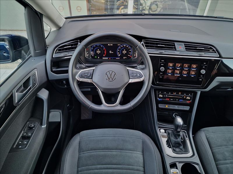 Volkswagen Touran 1.5 TSI DSG Evo Highline,ČR - fotka 12 z 50