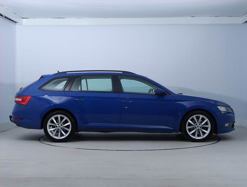Škoda Superb (2019) 2.0 TDI, Park. senzory - fotka 6 z 16