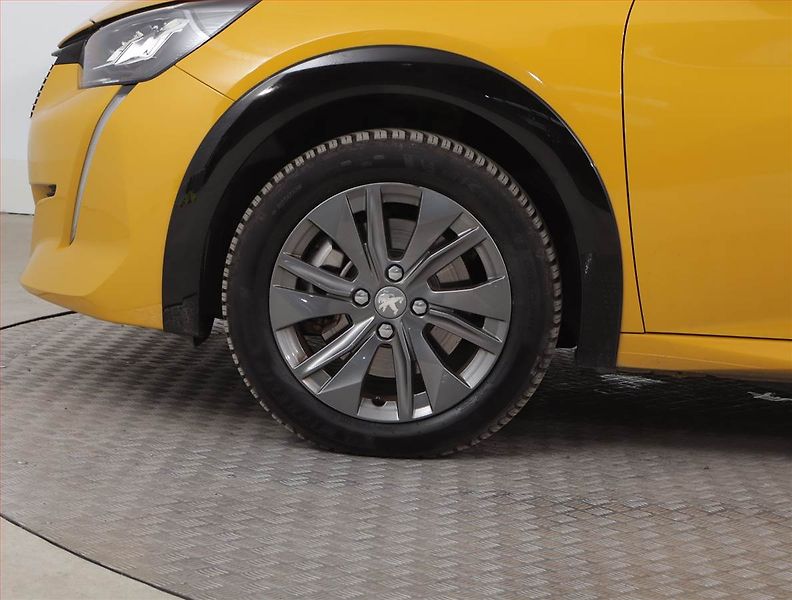 Peugeot 208 (2021) 50 kWh, SoH 91%, Automat - fotka 15 z 22