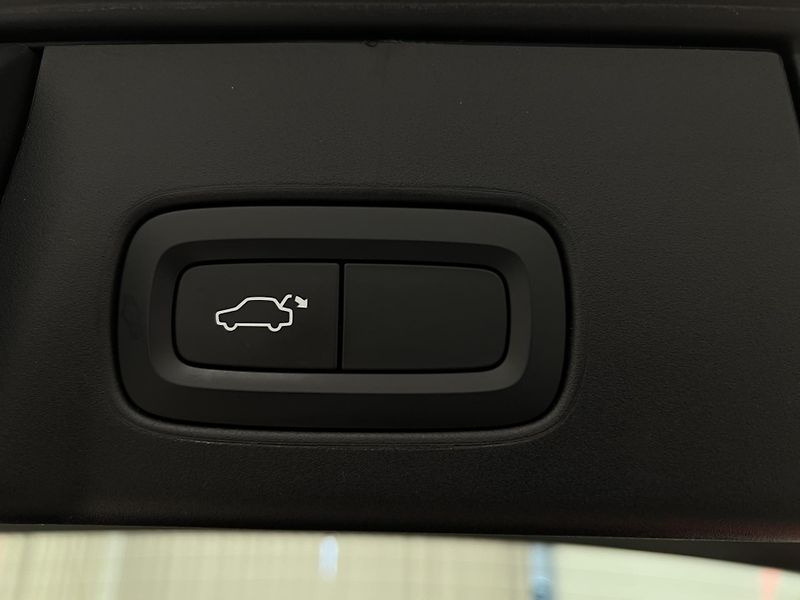Volvo V90 CC D5 AWD AUT CZ - fotka 32 z 33