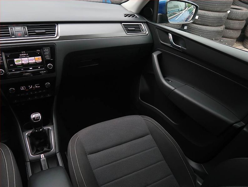 Škoda Rapid (2016) Style 1.2 TSI, Tempomat - fotka 8 z 19