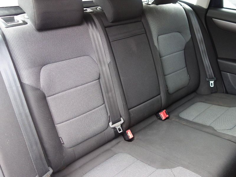 Volkswagen Passat (2013) 1.4TSI 110kW DSG E-FUEL - fotka 21 z 45
