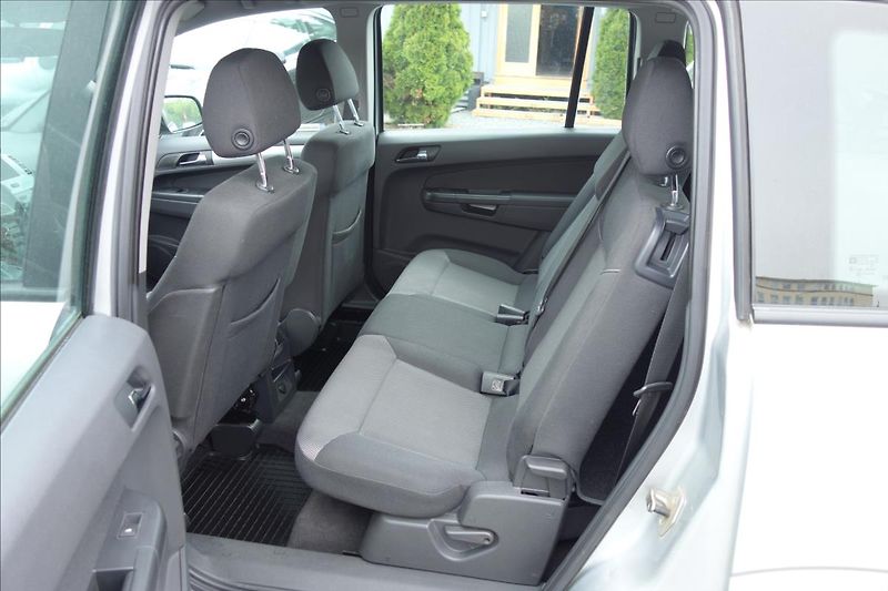 Opel Zafira 1,8 i 103KW,ČR,1 MAJ.,7 MÍST. - fotka 13 z 37